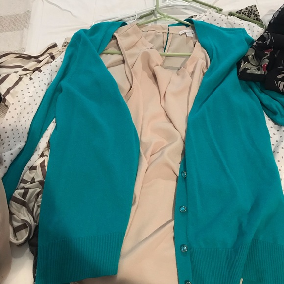 Clothing mostly large - Picture 3 of 8